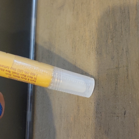 Bath & Body Works Frosted Cranberr Lip Gloss with Coconut Oil FRESH NEW & SEALED - Picture 3 of 4